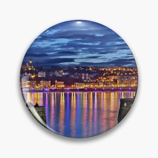 Artikelvorschau, Der Hafen von San Sebastian (Donostia) entworfen und verkauft von Hercules Milas.
