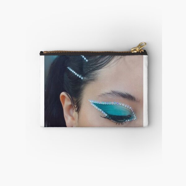 Aperçu de l'œuvre Maquillage Mady créée et vendue par designedsyddd.