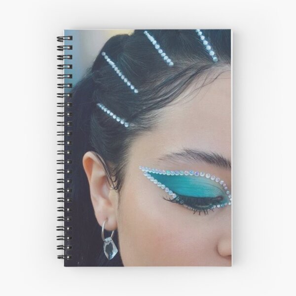 Aperçu de l'œuvre Maquillage Mady créée et vendue par designedsyddd.