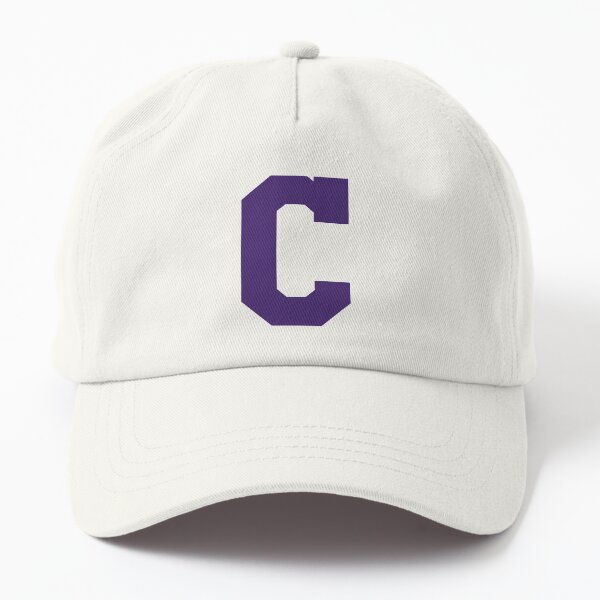 Aperçu de l'œuvre Alphabet, C violet, Lettre sportive C créée et vendue par TheCultStuff.