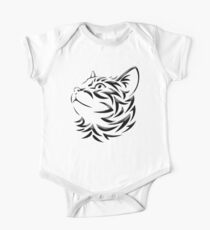 Body de manga corta Gato, gato tribal, gato mirando hacia arriba, felino, gato, gatito, en gris