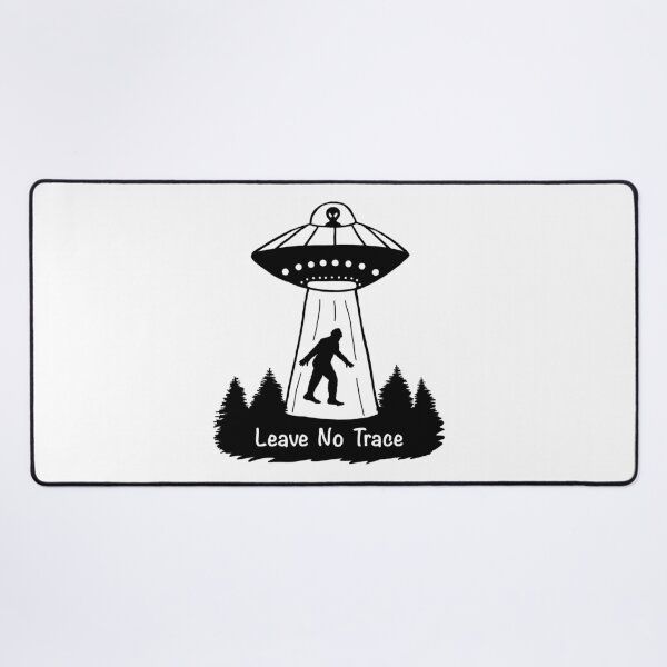 Aperçu de l'œuvre Ne laisse aucune trace Bigfoot et Alien - Noir et blanc créée et vendue par EcoElsa.