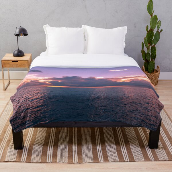 Artikelvorschau, Schöne Aussicht auf Wolken mit Sonnenschein entworfen und verkauft von Petal & Paw.
