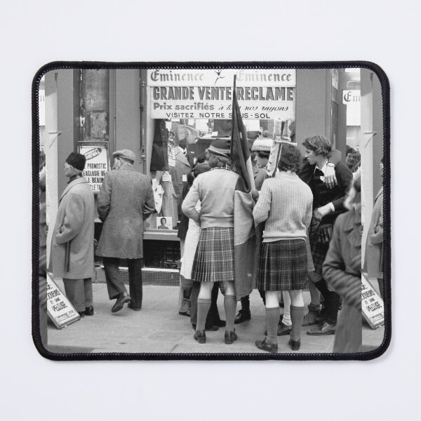 Item preview, r2955/ Retour vers le Passé ! Les Gens de Paris : les Ecossais sont là (4 Konica T3: Vivitar Série 1:70.210 hp5 400 iso Okaio Créations Olavia & Olao 1975 designed and sold by o.okaïo.