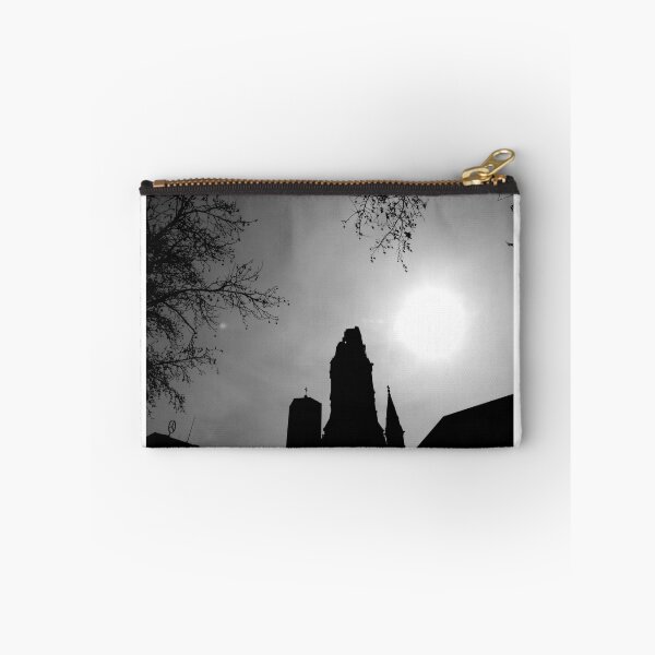 Artikelvorschau, Kaiser-Wilhelm-Gedachtnis-Kirche Silhouette, Berlin entworfen und verkauft von CloneDigitalArt.