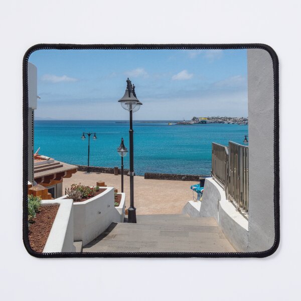 Aperçu de l'œuvre Promenade de Playa Blanca créée et vendue par iCimages.net.