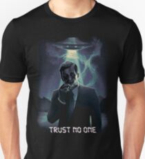 Trust no one - Cigarette Smoking Man Unisex T-Shirt