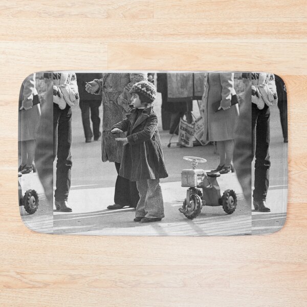 Item preview, r1065/ New Finition 2021: Les Gens de Paris :devant le Cinéma : Kun Fun ! - Konica T3: Vivitar Série 1:70.210 hp5 400 iso Okaio Créations Olavia & Olao 1975 designed and sold by o.okaïo.
