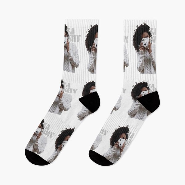 Item preview, liza koshy es una actriz estadounidense y YouTuber designed and sold by DamianWilkaty.
