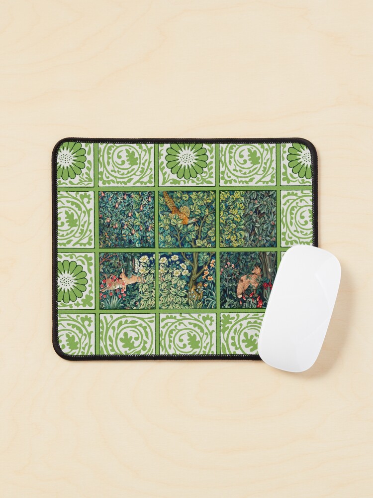 Aperçu 1 sur 5. Tapis de souris avec l'œuvre VERDURE, ANIMAUX DE LA FORÊT Renard, Faisan sur Arbre, Écureuil, Lièvres, Carrés Floral Vert Blanc créée et vendue par BulganLumini.