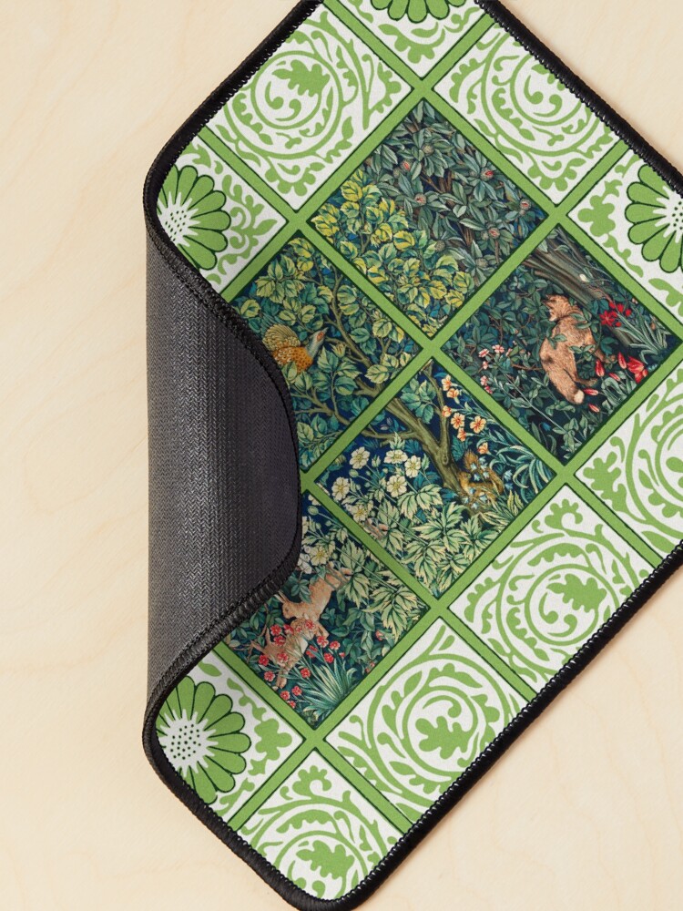 Aperçu 2 sur 5. Tapis de souris avec l'œuvre VERDURE, ANIMAUX DE LA FORÊT Renard, Faisan sur Arbre, Écureuil, Lièvres, Carrés Floral Vert Blanc créée et vendue par BulganLumini.