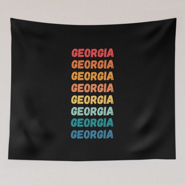 Artikelvorschau, Georgia - herhaalde retro vintage zonsondergangkleuren met een verontrust ontwerpeffect Grafisch T-shirt | Essentieel T-shirt entworfen und verkauft von printdot.