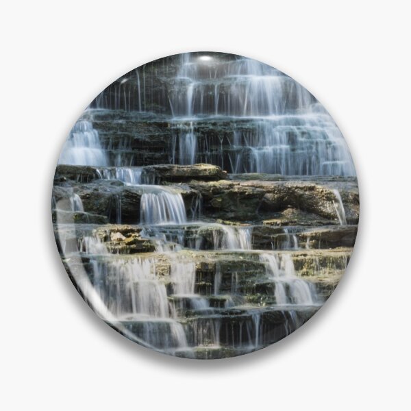 Artikelvorschau, Herrliche Stufenkaskade - Albion Falls in Hamilton, Ontario, Kanada entworfen und verkauft von Georgia Mizuleva.