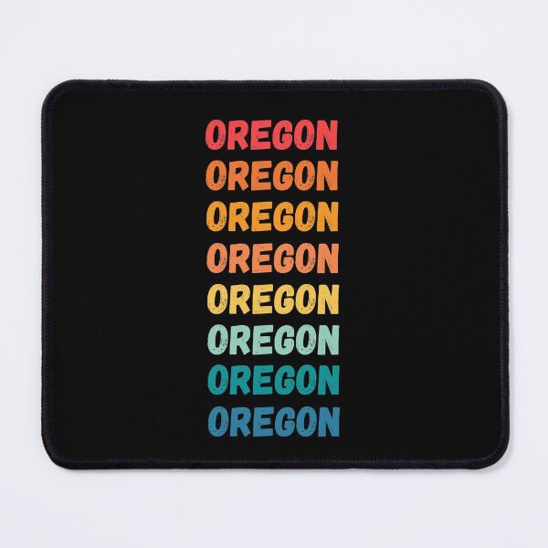 Artikelvorschau, OREGON - herhaalde retro vintage zonsondergangkleuren met een verontrust ontwerpeffect Grafisch T-shirt | Essentieel T-shirt entworfen und verkauft von printdot.