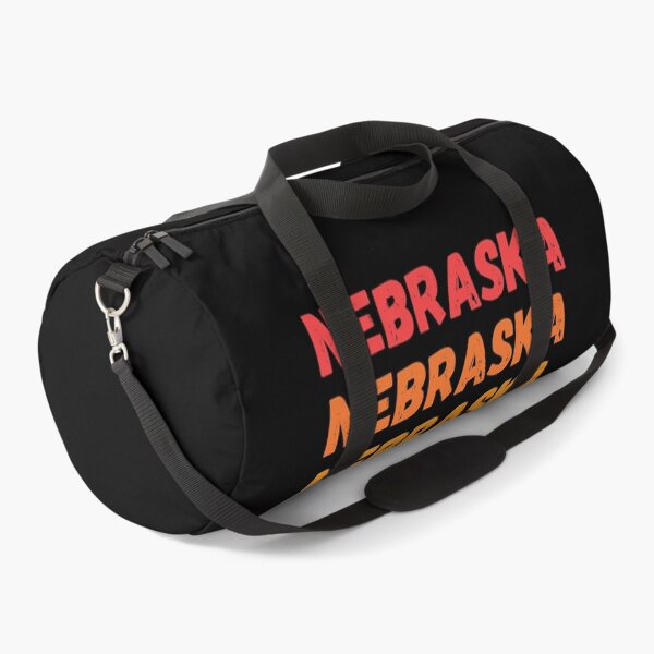 Artikelvorschau, NEBRASKA - herhaalde retro vintage zonsondergangkleuren met een verontrust ontwerpeffect Grafisch T-shirt | Essentieel T-shirt entworfen und verkauft von printdot.