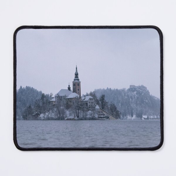 Artikelvorschau, Nebliger Bleder See entworfen und verkauft von rawshutterbug.