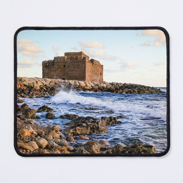 Artikelvorschau, Burg von Paphos – Wellen des Mittelmeers dringen in die Bucht ein entworfen und verkauft von Vienewi.