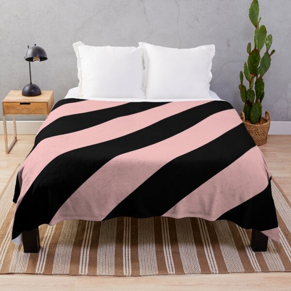Artikelvorschau, Pastellrosa und schwarzes diagonales Streifenmuster 2022 Color Summer Hue - Shade - Color Pantone First Blush 13-2003 entworfen und verkauft von ColorOfTheYears.