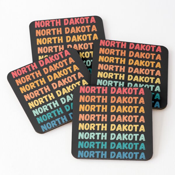Artikelvorschau, NORTH DAKOTA - herhaalde retro vintage zonsondergangkleuren met een verontrust ontwerpeffect Grafisch T-shirt | Essentieel T-shirt entworfen und verkauft von printdot.