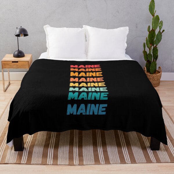 Artikelvorschau, MAINE - herhaalde retro vintage zonsondergangkleuren met een verontrust ontwerpeffect Grafisch T-shirt | Essentieel T-shirt entworfen und verkauft von printdot.