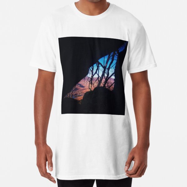 Wile e coyote cave Long T-Shirt