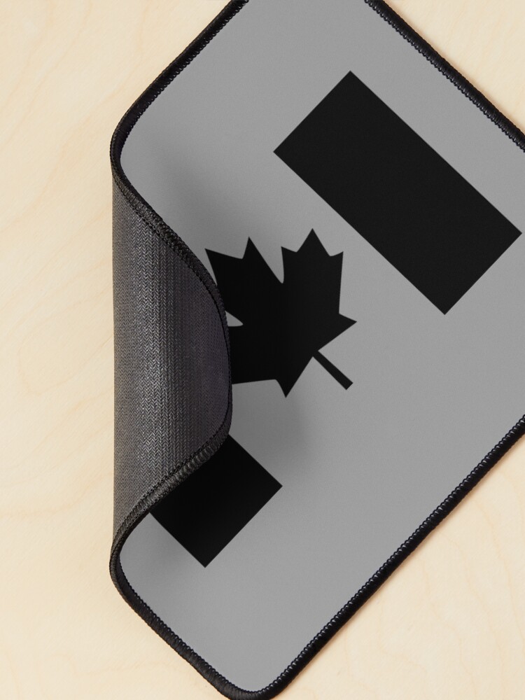 Imagen 2 de 5, Alfombrilla de ratón con la obra Una versión con la bandera canadiense negra, diseñada y vendida por Garaga.