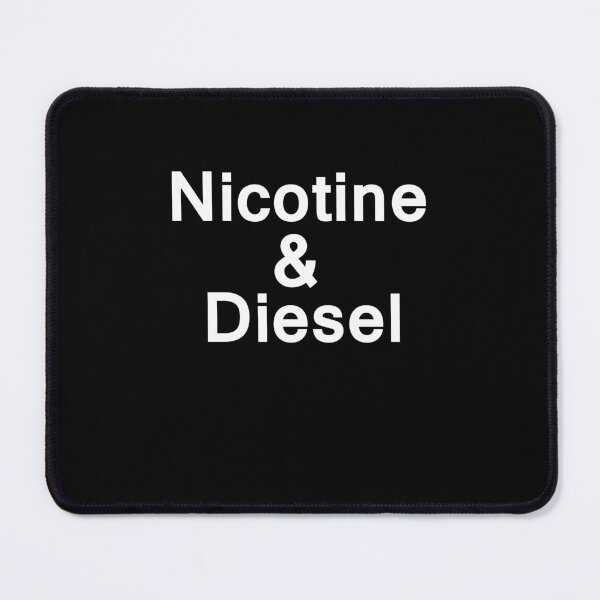 Aperçu de l'œuvre Nicotine & Diesel - Cadeau amusant pour papa, mécanicien, agriculteur, amateur de camions, gros gréement, chauffeur longue distance, Powerstroke créée et vendue par Boum04.
