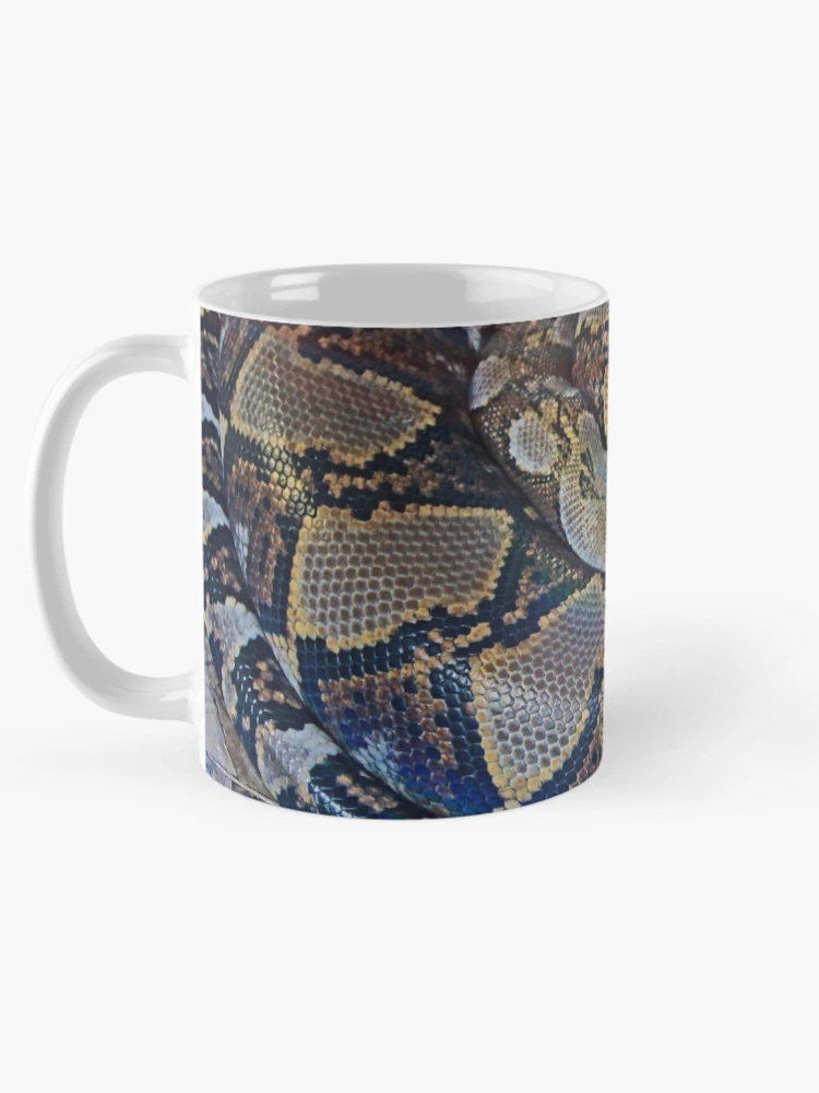 Aperçu 5 sur 6. Mug à café avec l'œuvre Python créée et vendue par Michiale.
