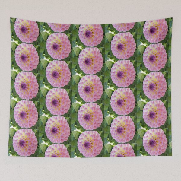 Aperçu de l'œuvre PURPLE DAHLIA FLEURS PETALES créée et vendue par Nicola Furlong’s ExuberArt.