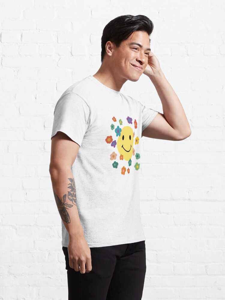 Discover smiley face with flowers Classic T-Shirt