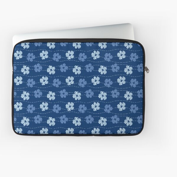 Embroidered look flowers pattern - stitched effect flowers Laptop Sleeve