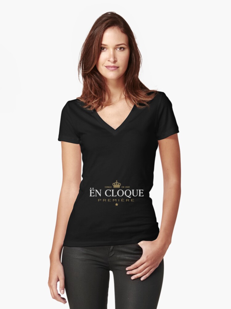 Aperçu 1 sur 3. T-shirt moulant col V avec l'œuvre Humour pour Femme Enceinte En Cloque Premier Bébé créée et vendue par marzun.