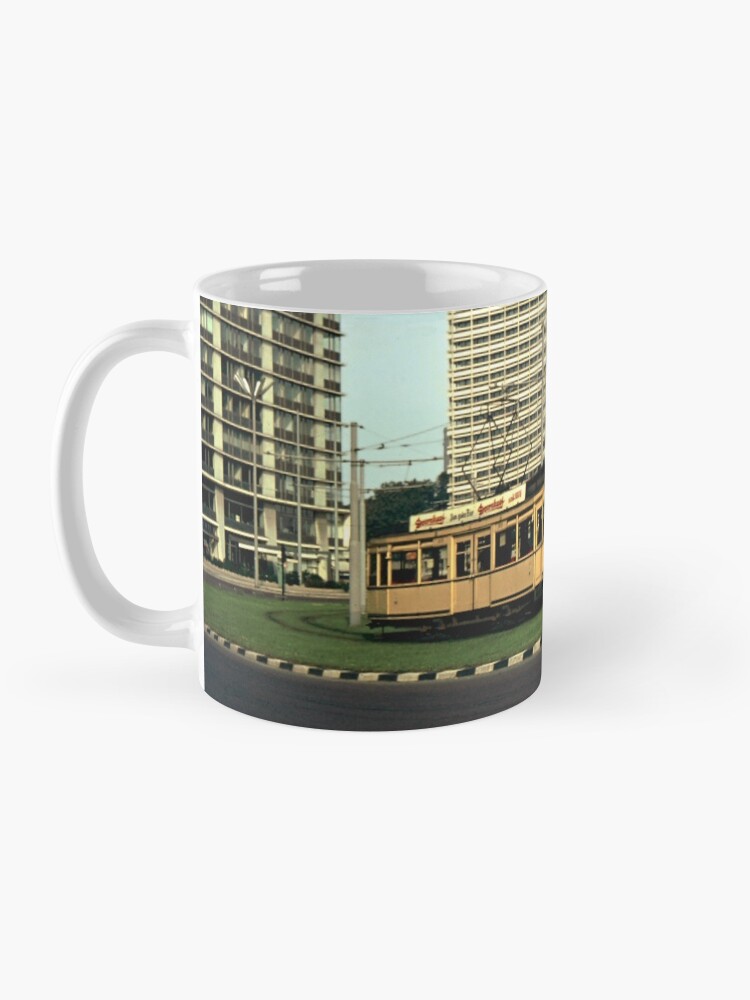 Alternative Ansicht von Straßenbahn auf dem Ernst-Reuter-Platz, 1965 Tasse