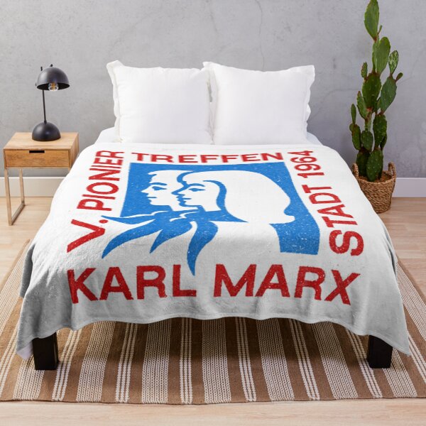 Artikelvorschau, DDR T-ShirtDDR _ Ostdeutscher Pionier Karl Marx Vintage Design entworfen und verkauft von CooDide.