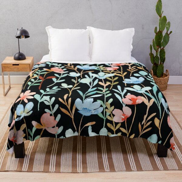 Artikelvorschau, Wild Floral Pattern entworfen und verkauft von EVERTEESLOVER.