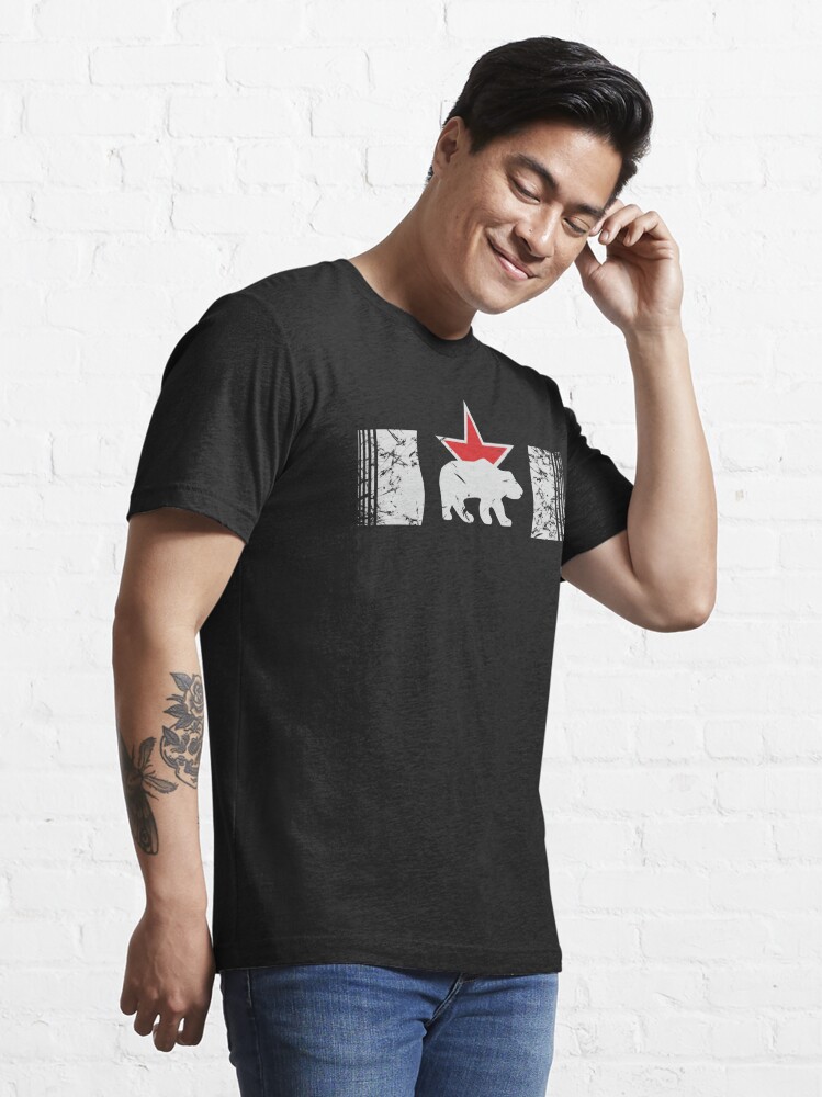White bear on the background of a red star Bear identification badge of the  7th Separate Guards Heavy Tank Brigade | Essential T-Shirt