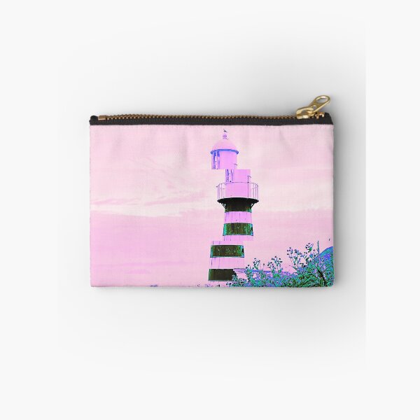 Artikelvorschau, Leuchtturm in einem Feld Vaporwave Glitch Art entworfen und verkauft von glitchhub.