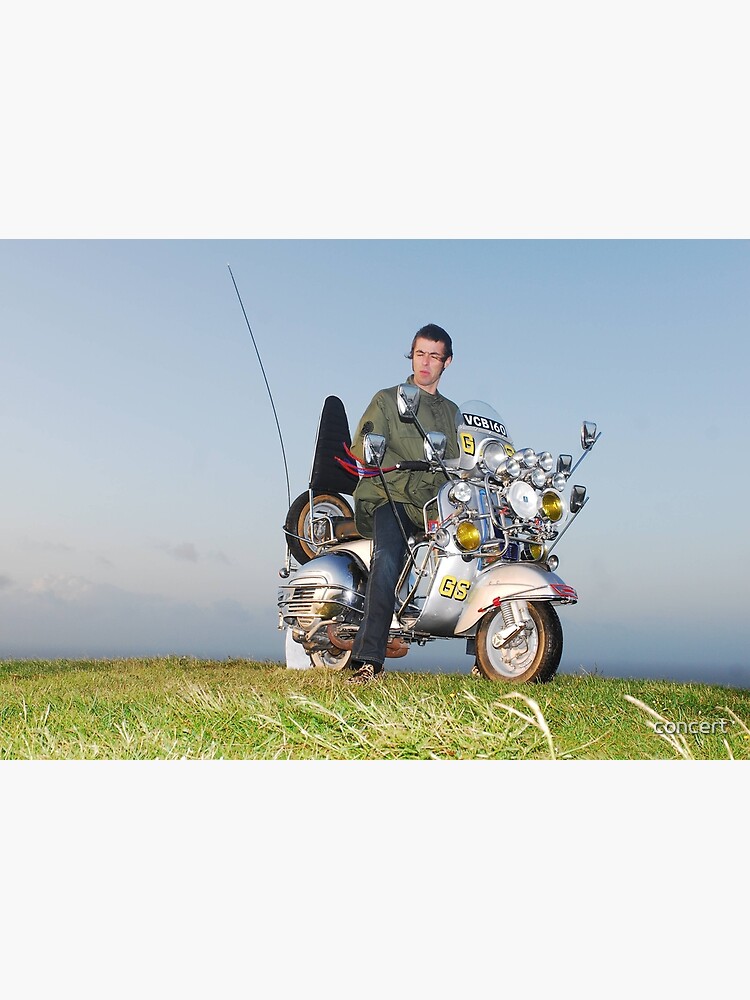 LIAM GALLAGHER VESPA GS SCOOTER de concert