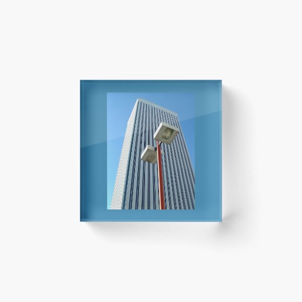Artikelvorschau, Torre Picasso in Madrid entworfen und verkauft von Luis J. de la Fuente.
