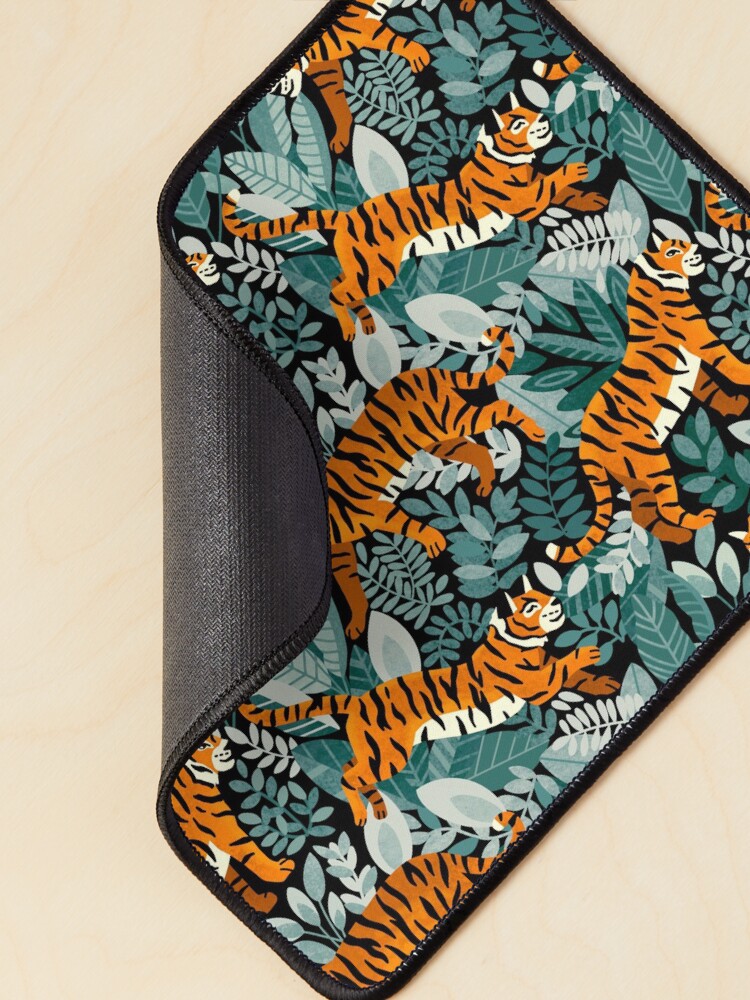 Imagen 2 de 5, Alfombrilla de ratón con la obra Tigre de Bengala Teal Jungle, diseñada y vendida por TigaTiga.