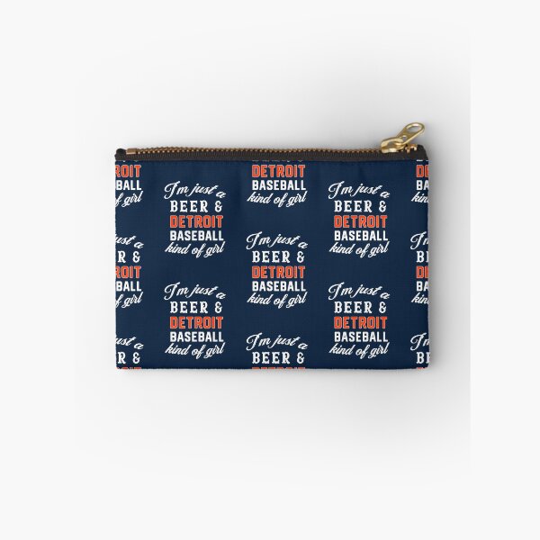 Artikelvorschau, Nur ein süßes Mädchen mit Bier und Detroit Baseball entworfen und verkauft von toutwearapparel.