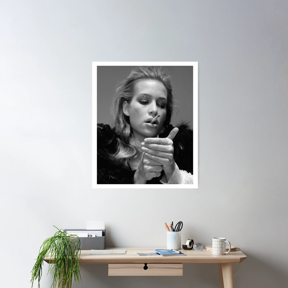 piper perabo smoking cigarettes Oh, no,' the girl said. She had never ridden in an M-G before. And red was her favorite color. (126) Sylvia Plath uses the word red a total of 340 times throughout Piper Perabo on Off Broadway's