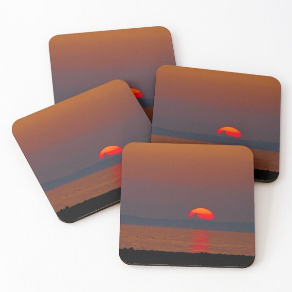 Aperçu de l'œuvre Coucher de soleil à la plage créée et vendue par Ilovetotravel.