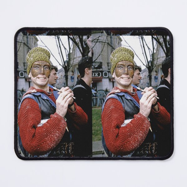 Item preview, r2386/ Le Flutier de ville de Hamelin Carnaval de Poitiers 1997 par Okaio Créations - Olavia-Olao   avec canon eos 5 28-70 L f.2.8 et Studio Portable Okaio avec 3 Flashs et les Boites à lumière Okaio designed and sold by o.okaïo.