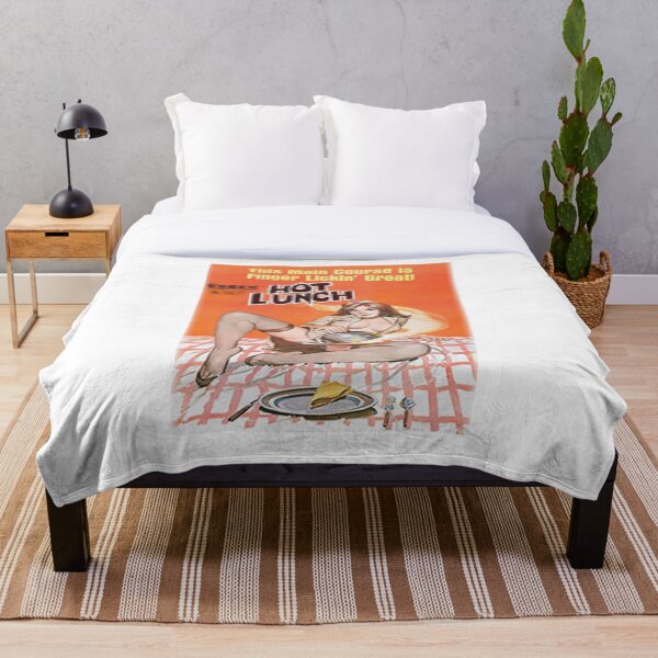 Artikelvorschau, Sexy Frauen Mädchen T-Shirt Vintage Hot Lunch Retro Filmplakat Nackte Frauen T-Shirt Unisex Damen Herren entworfen und verkauft von BUFFALOBIGS.