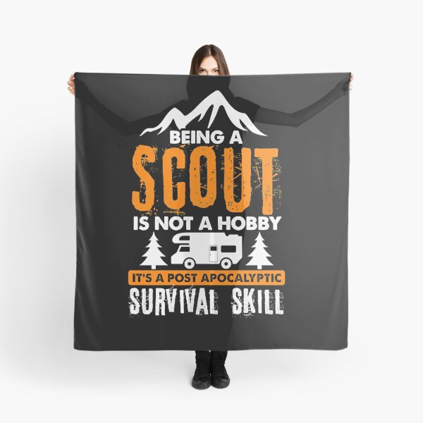 Aperçu de l'œuvre Être un scout n'est pas un passe-temps Compétence de survie apocalyptique Funny Scout créée et vendue par phoebesara86.