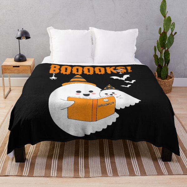 Artikelvorschau, Booooks Ghost Reading Books Halloween Party Kostüm T-Shirt entworfen und verkauft von lizamcdermott.