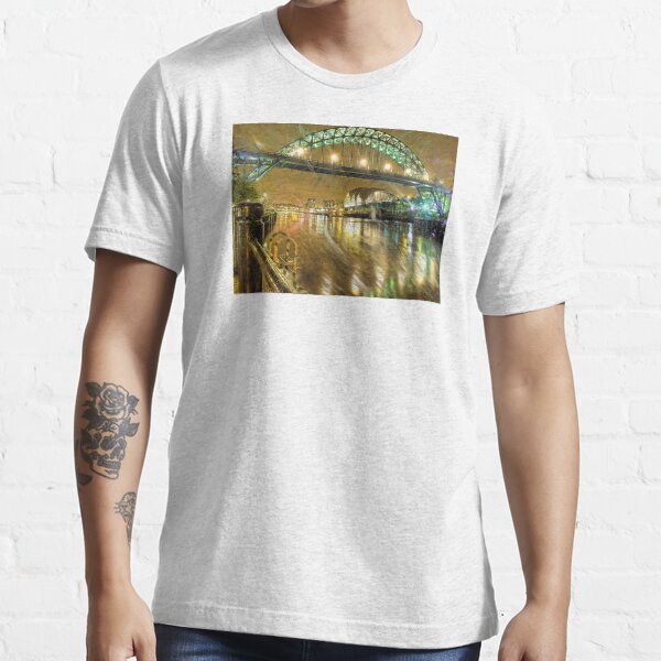"Newcastle Along The Quayside looking back at the Tyne Bridge" Tshirt