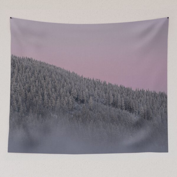 Artikelvorschau, Pink Winter Misty Sunset in den Bergen von Czech entworfen und verkauft von Danny Wanders.