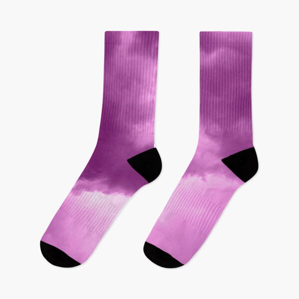 Aperçu de l'œuvre Violet Rose Magenta Menaçant dangereusement les nuages d'orage gris foncé en colère créée et vendue par James-Cole.